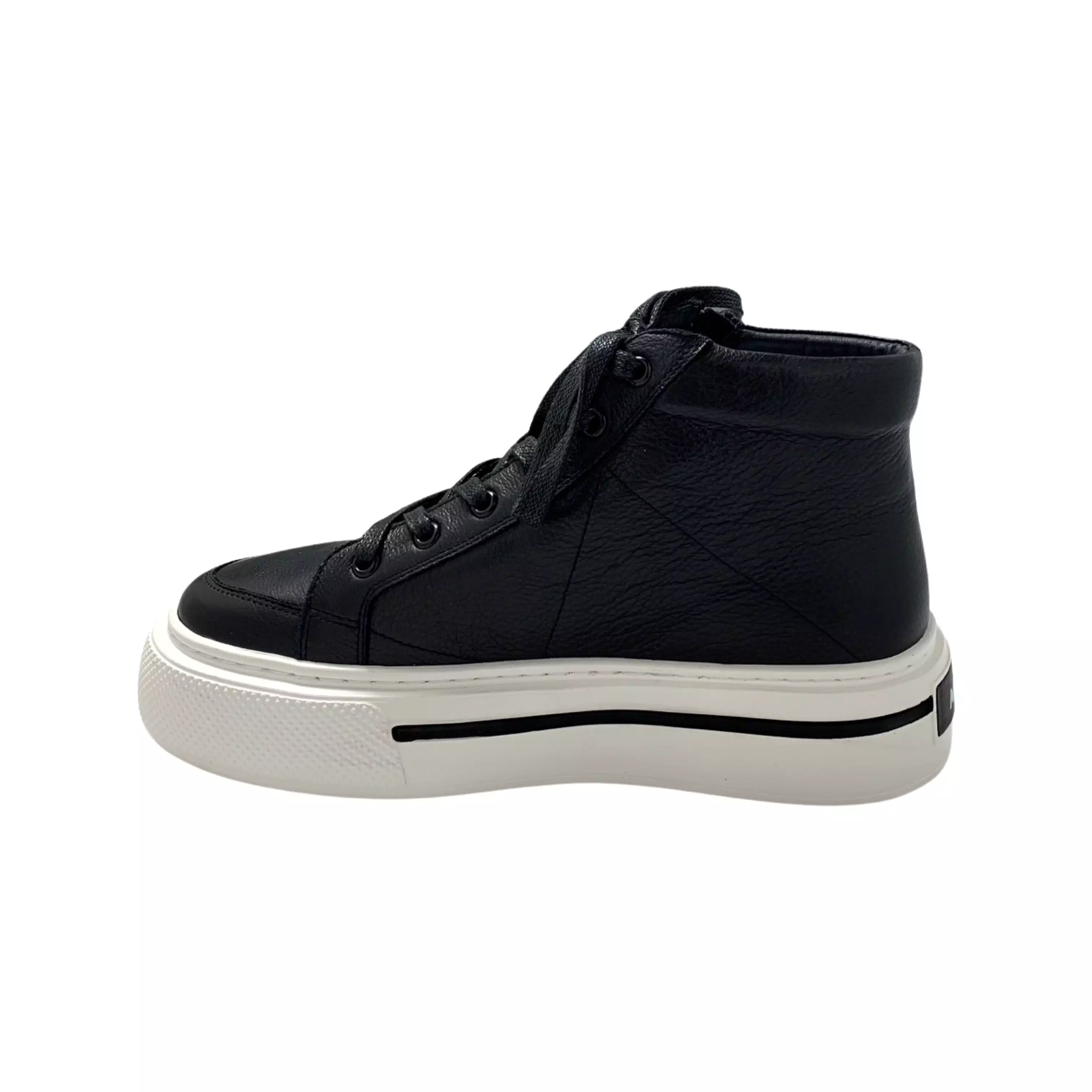 Juniper Black/White Leather Sneaker