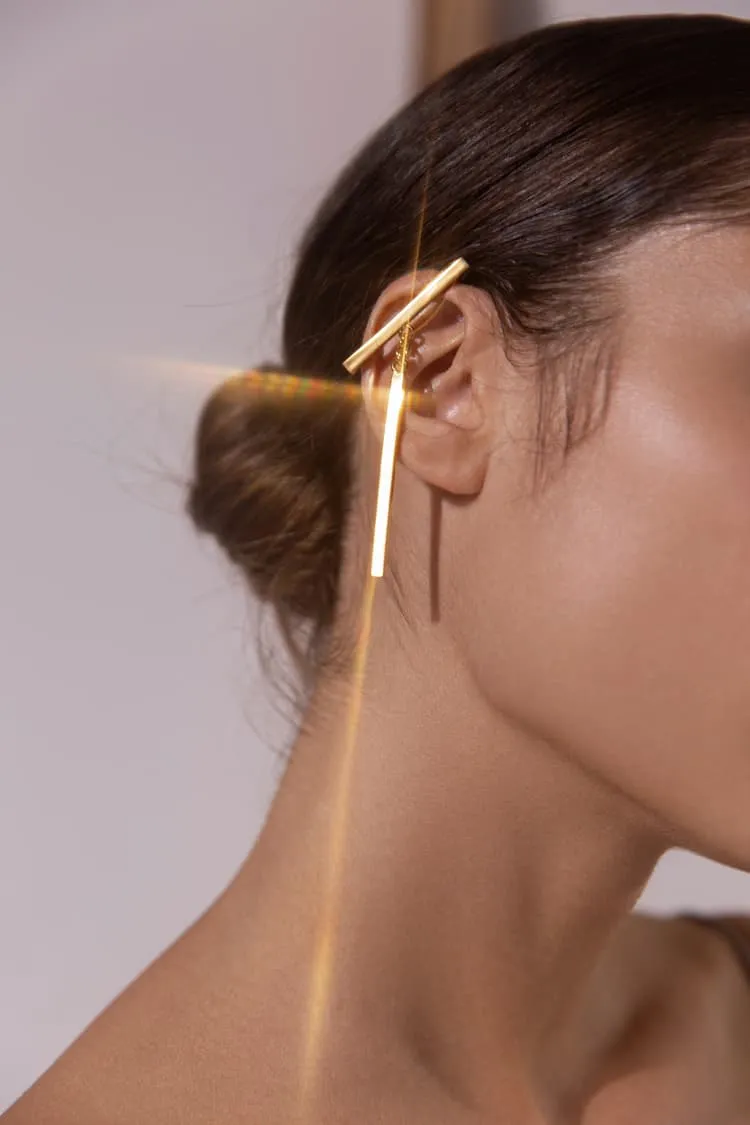 T shaped ear-cuffs in gold