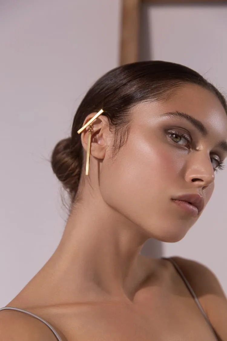 T shaped ear-cuffs in gold