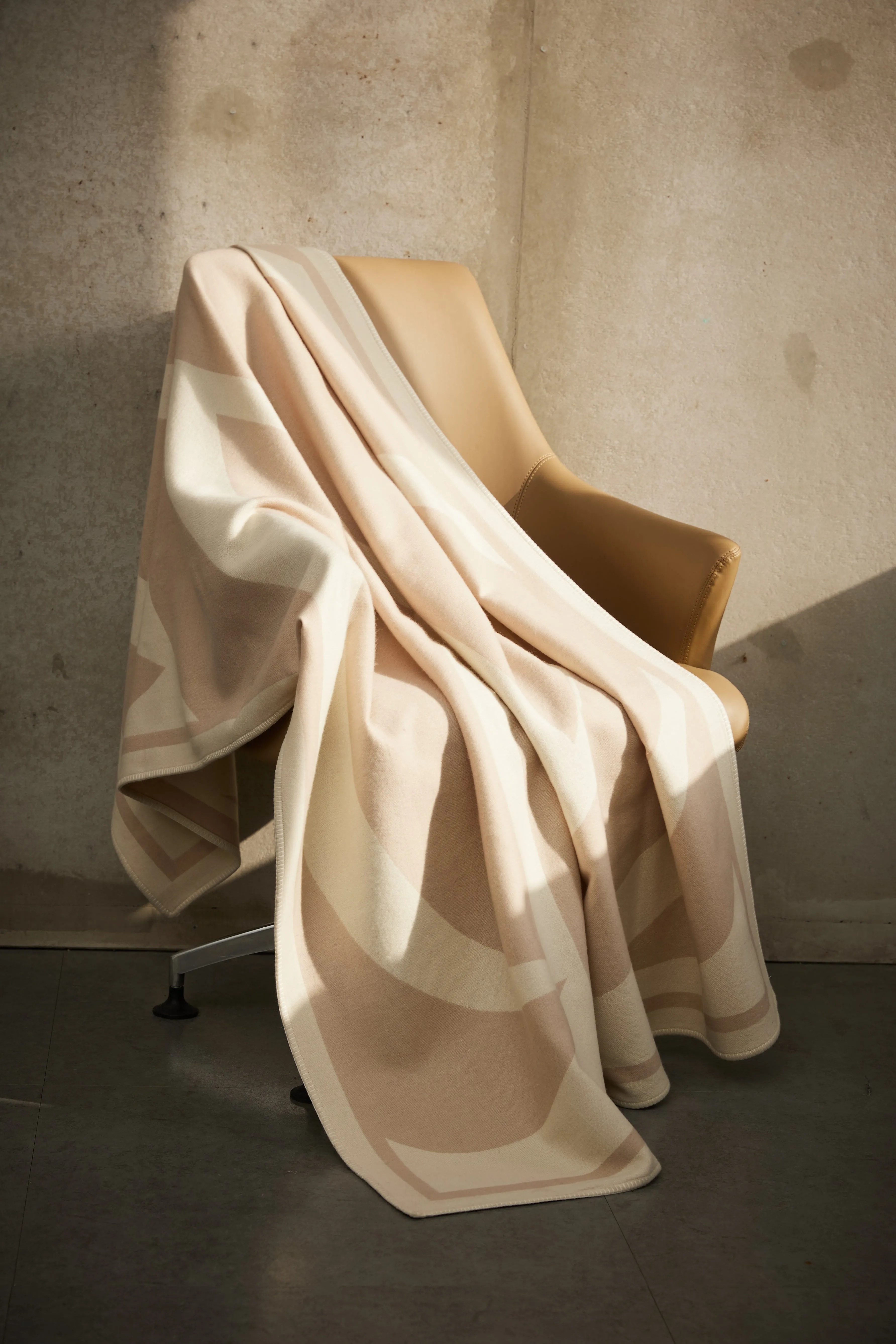 THE CASHMERE THROW - BONE